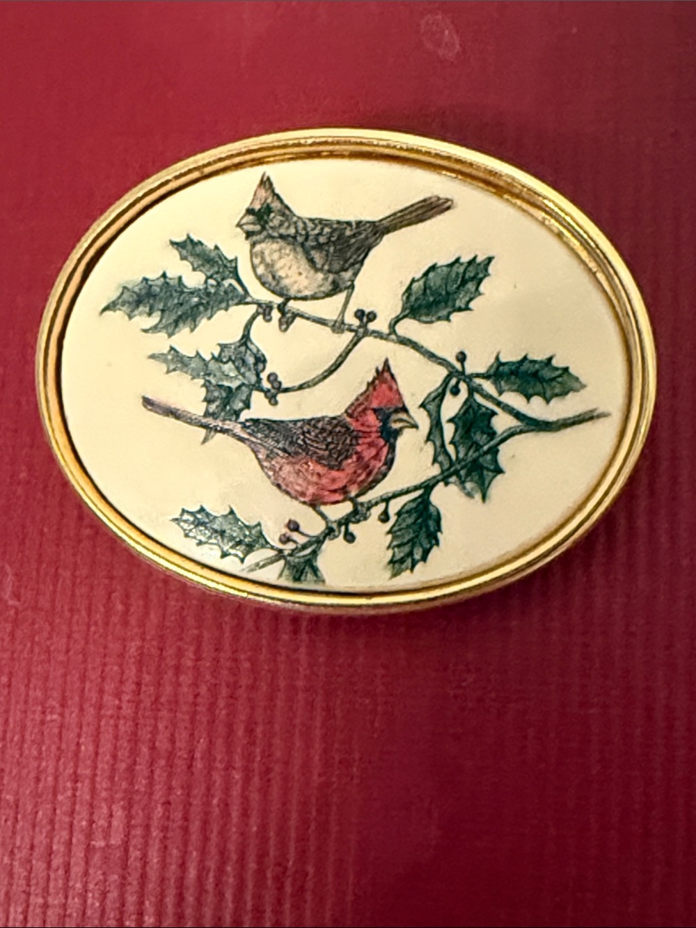 BARLOW SIGNED BROOCH SCRIMSHAW CREAM WITH CARDINALS & HOLLY GOLDTONE OVAL VTG